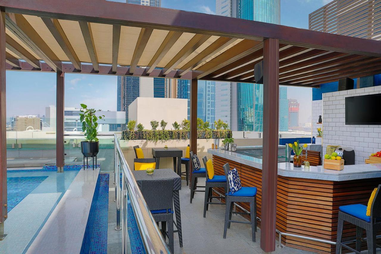Nassima Tower Hotel apartamentos Dubái Exterior foto The rooftop pool at the hotel