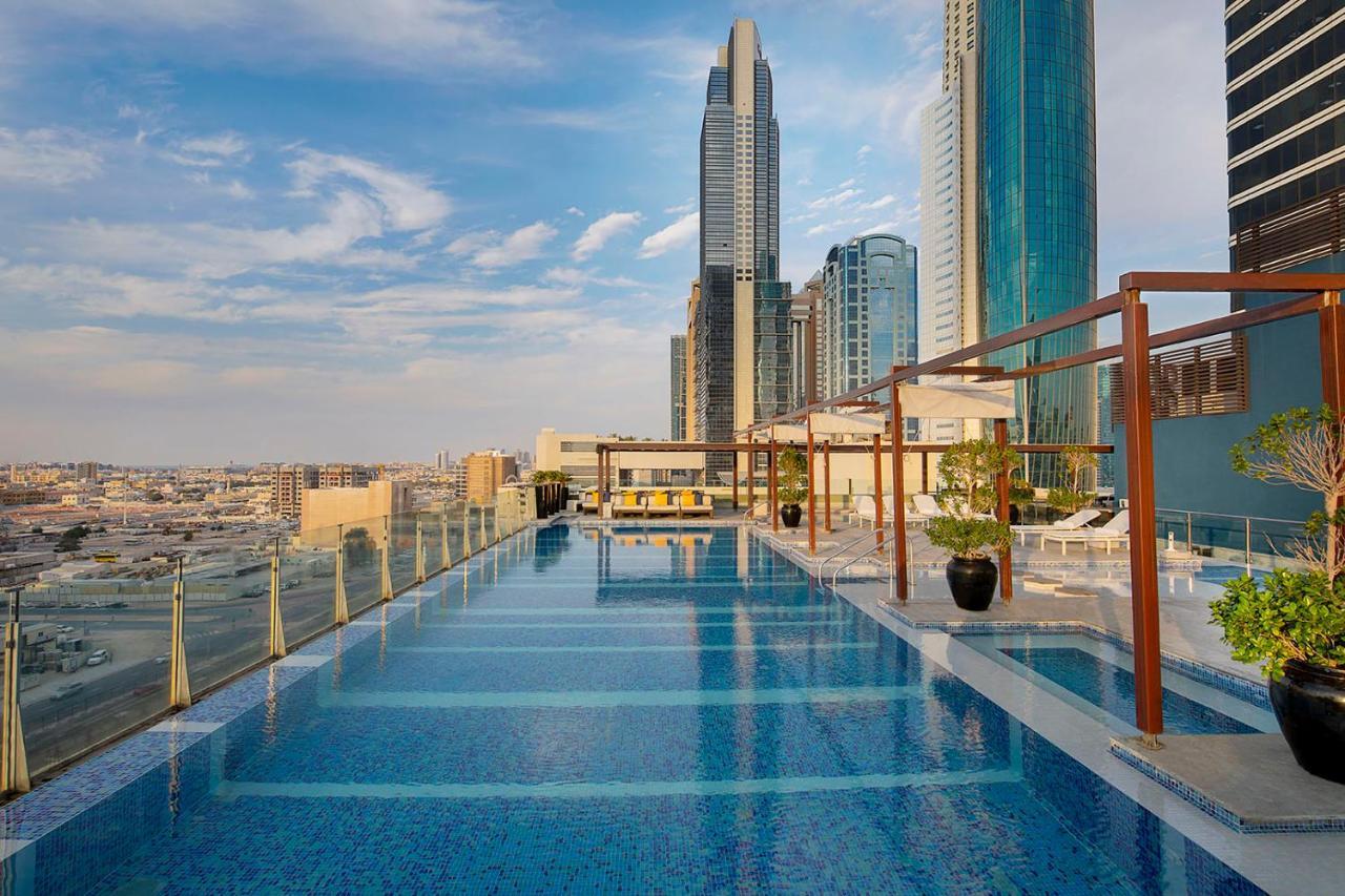 Nassima Tower Hotel apartamentos Dubái Exterior foto Rooftop pool at the hotel