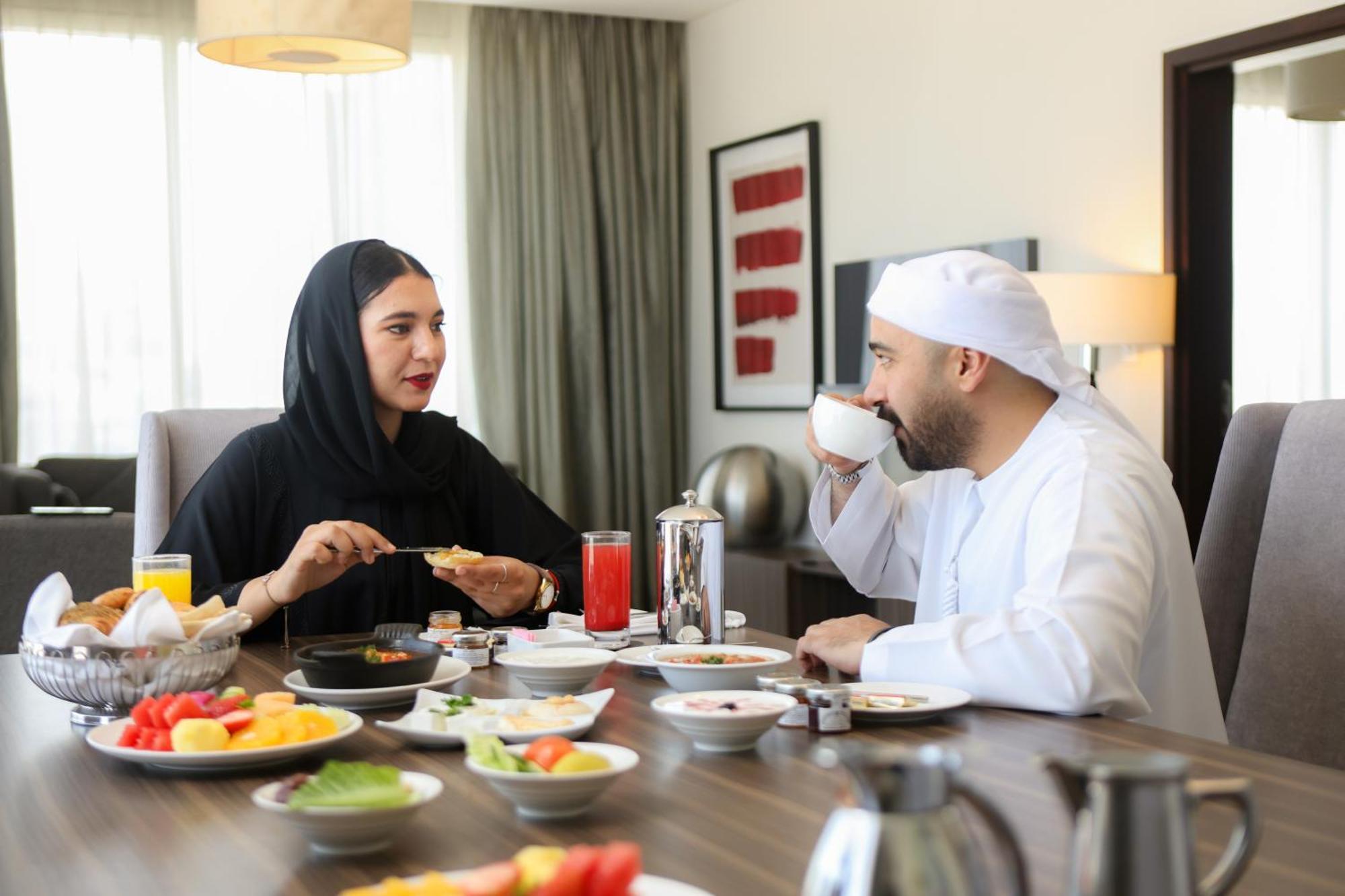 Nassima Tower Hotel apartamentos Dubái Exterior foto Emirati couple