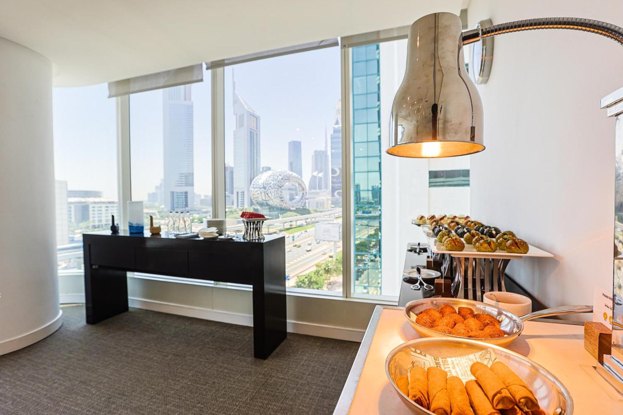Nassima Tower Hotel apartamentos Dubái Exterior foto A view of the city from the lounge