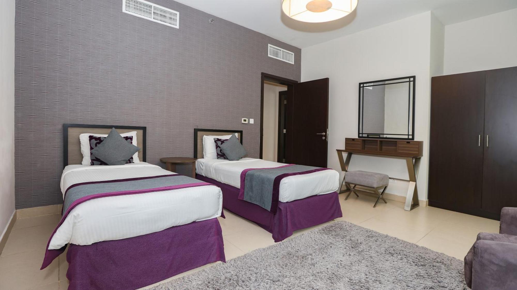 Nassima Tower Hotel apartamentos Dubái Exterior foto A bedroom in a typical apartment
