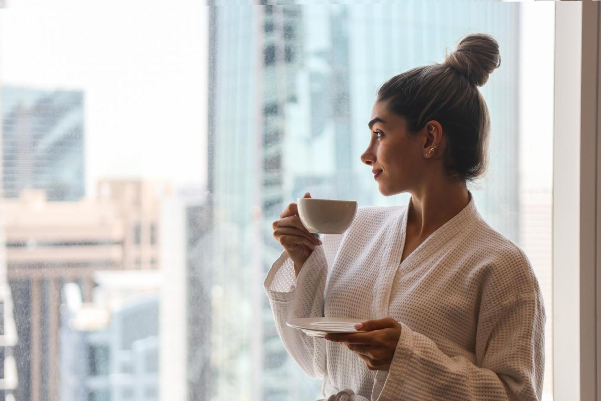 Nassima Tower Hotel apartamentos Dubái Exterior foto A woman wearing a bathrobe